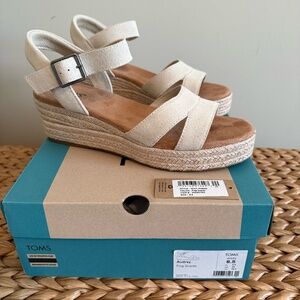 TOMS Audrey Wedge Sandal Fog Suede W8.5